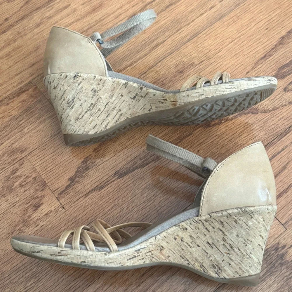 Teva Wedge Sandals Boho Chic Festival Tan Cork Ankle Strap Size 7 Travel Comfort